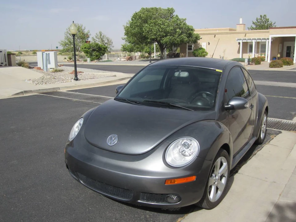 2007 Volkswagen New Beetle - Image 2 of 11