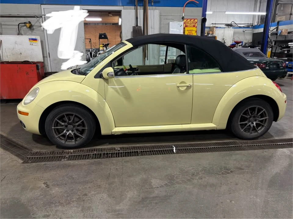 2007 Volkswagen New Beetle - Image 2 of 15