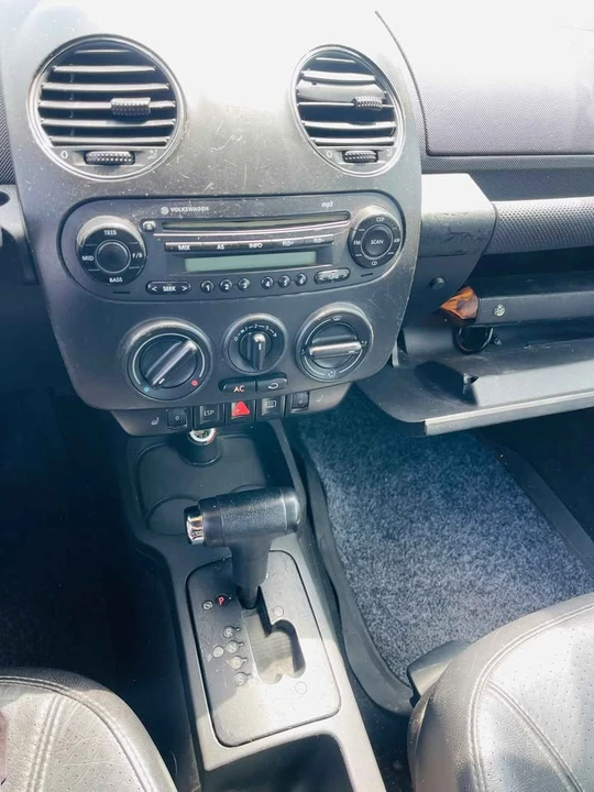 2007 Volkswagen New Beetle - Image 11 of 12