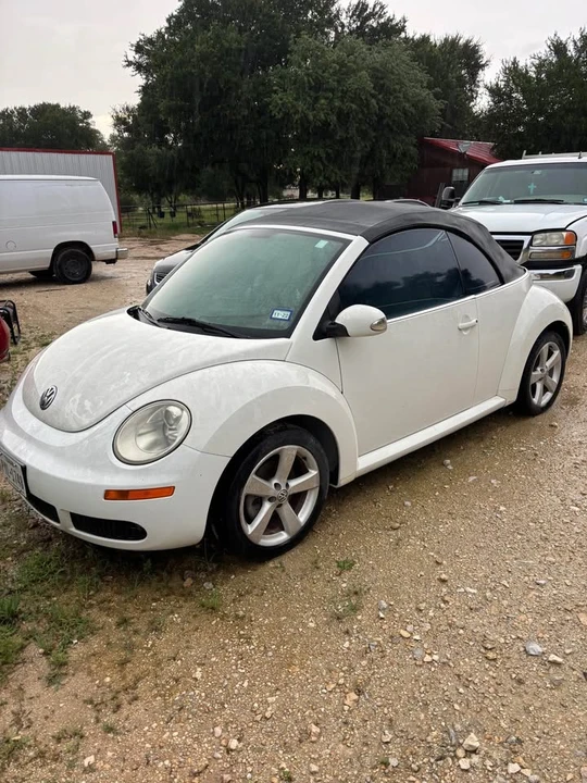 2007 Volkswagen New Beetle - Image 2 of 8