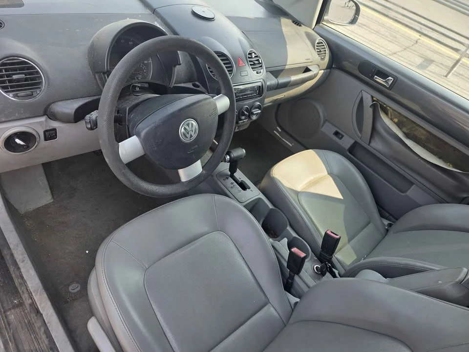 2007 Volkswagen New Beetle - Image 2 of 9