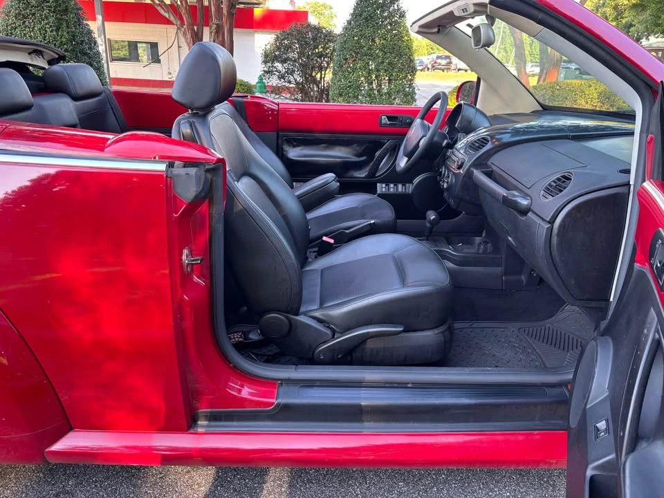 2007 Volkswagen New Beetle - Image 19 of 20