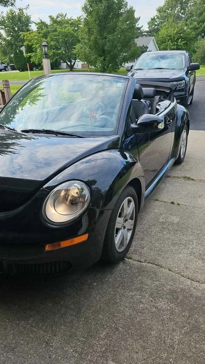 2007 Volkswagen New Beetle - Image 6 of 8