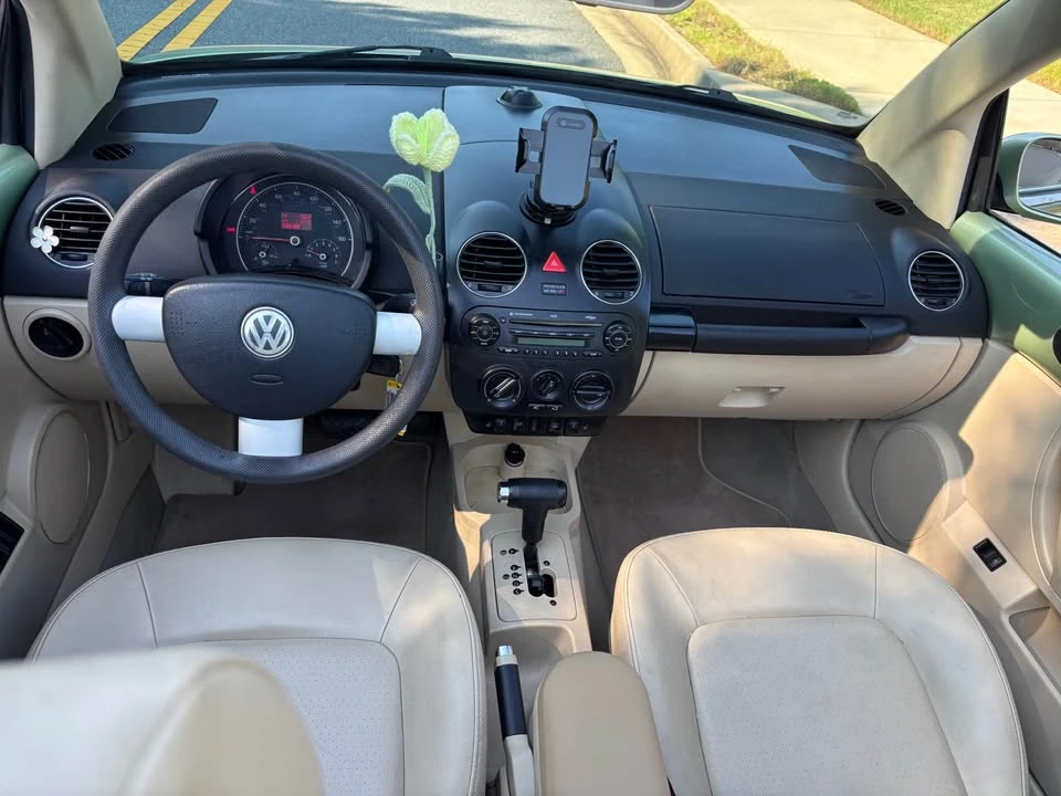 2007 Volkswagen New Beetle - Image 11 of 17