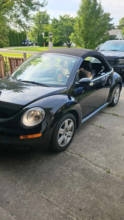 2007 Volkswagen New Beetle - Image 2 of 8