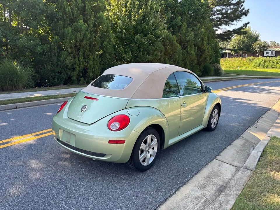 2007 Volkswagen New Beetle - Image 8 of 17