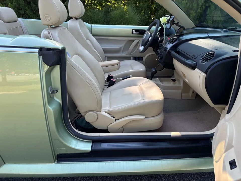 2007 Volkswagen New Beetle - Image 16 of 17