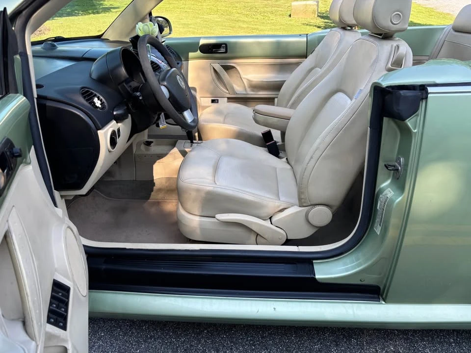 2007 Volkswagen New Beetle - Image 14 of 17