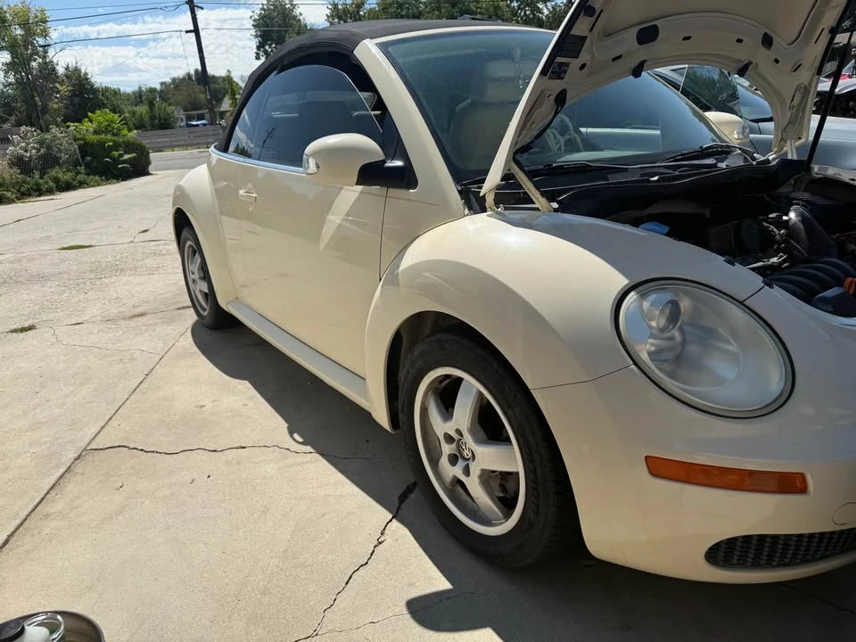 2007 Volkswagen New Beetle - Image 2 of 9
