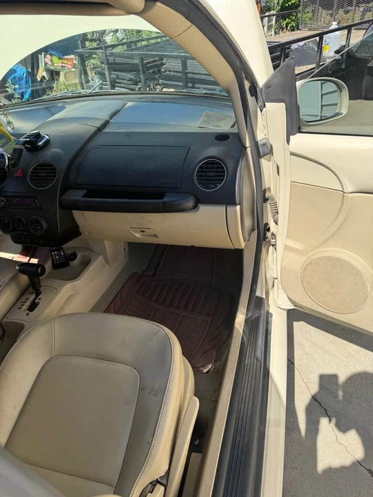 2007 Volkswagen New Beetle - Image 6 of 9