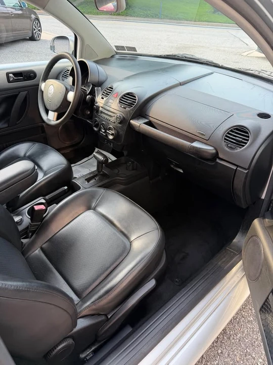 2007 Volkswagen New Beetle - Image 10 of 15