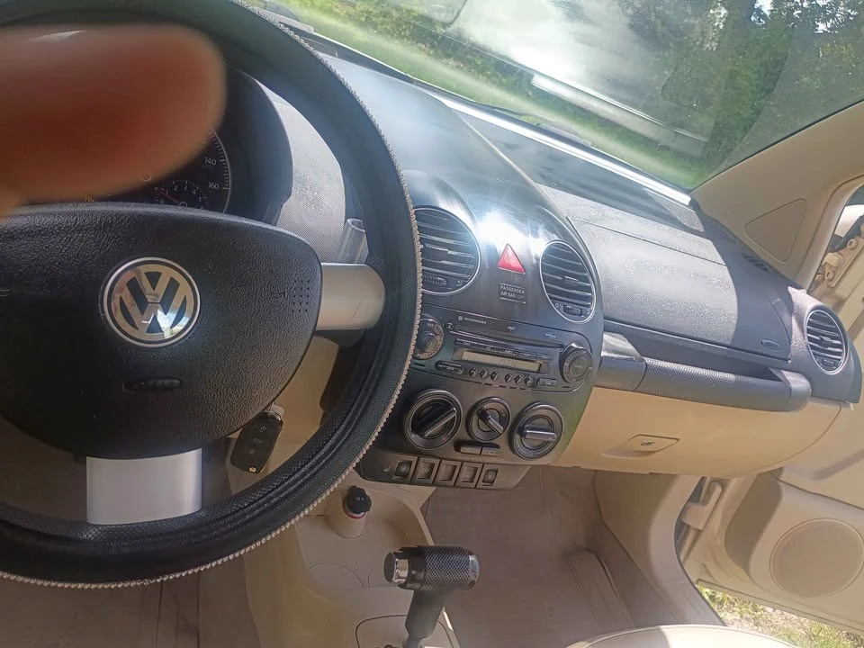 2007 Volkswagen New Beetle - Image 11 of 13