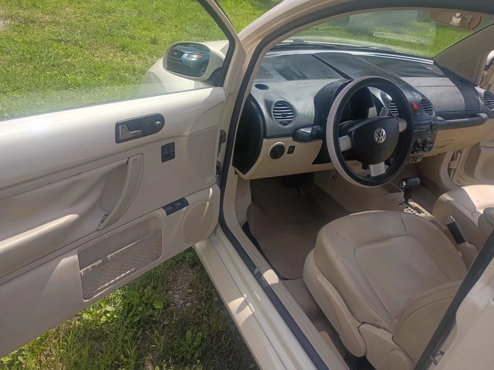 2007 Volkswagen New Beetle - Image 9 of 13