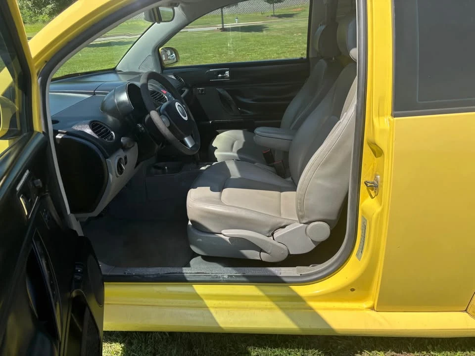 2007 Volkswagen New Beetle - Image 10 of 16