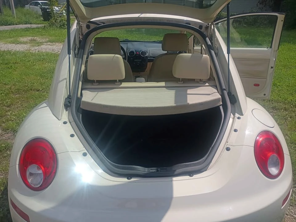2007 Volkswagen New Beetle - Image 12 of 13