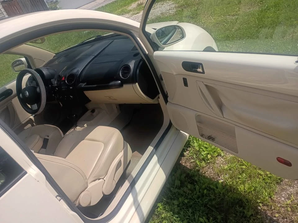 2007 Volkswagen New Beetle - Image 8 of 13