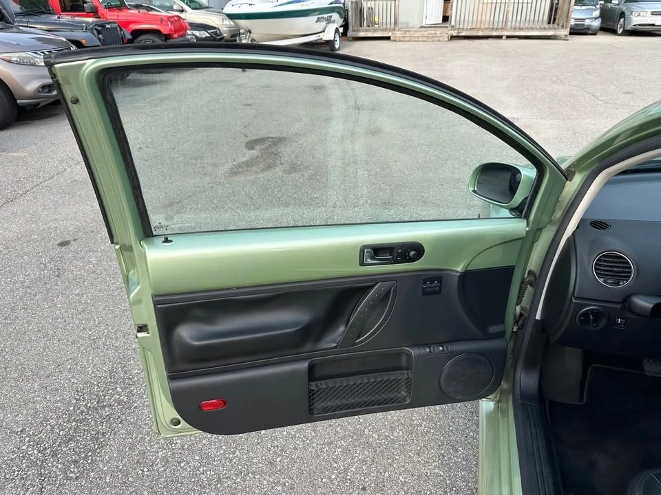 2007 Volkswagen New Beetle - Image 12 of 20