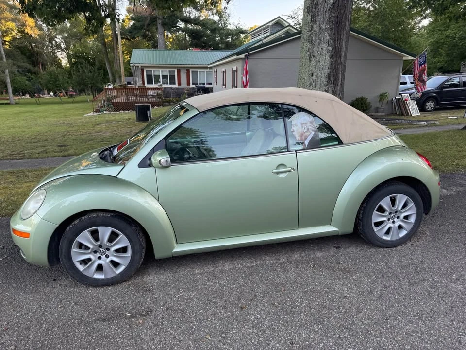 2007 Volkswagen New Beetle - Image 2 of 10