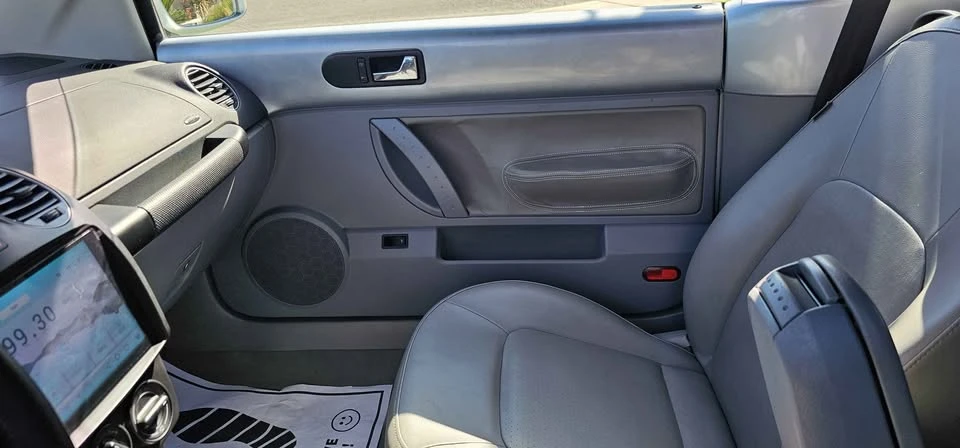 2007 Volkswagen New Beetle - Image 9 of 11