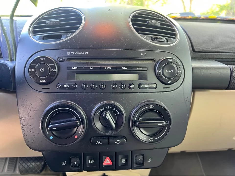 2007 Volkswagen New Beetle - Image 12 of 14