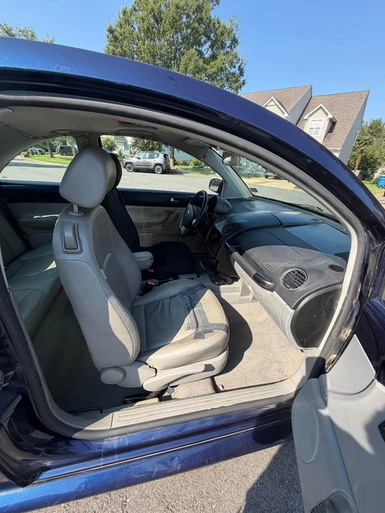 2007 Volkswagen New Beetle - Image 9 of 14