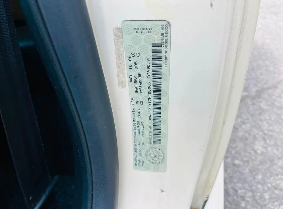 2007 Volkswagen New Beetle - Image 7 of 12