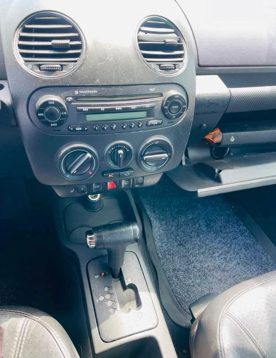 2007 Volkswagen New Beetle - Image 10 of 12