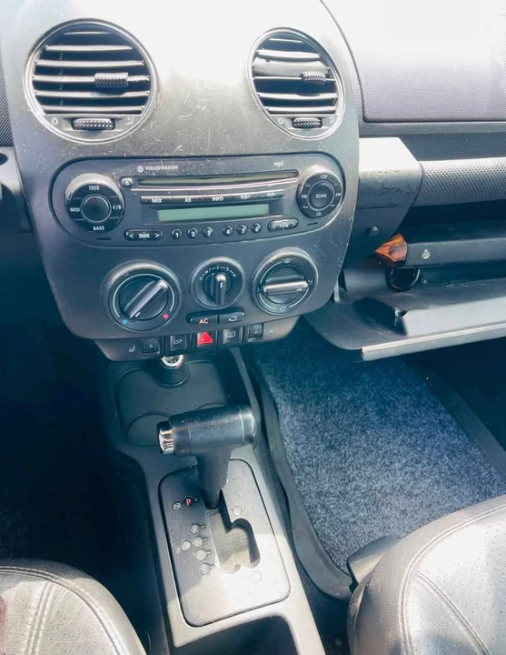 2007 Volkswagen New Beetle - Image 10 of 11
