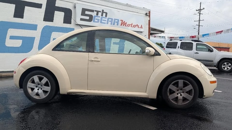 2007 Volkswagen New Beetle - Image 2 of 13