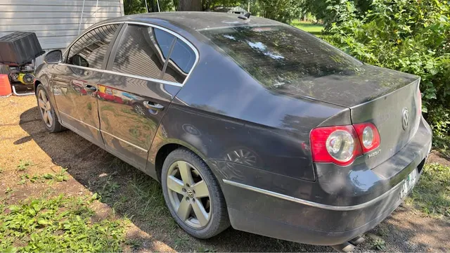 2007 Volkswagen Passat 2.5L Wolfsburg Edition Sedan 4D