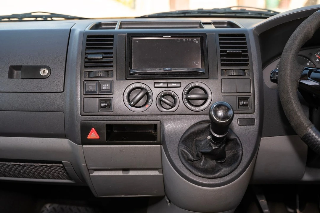 2007 Volkswagen EuroVan - Image 16 of 30