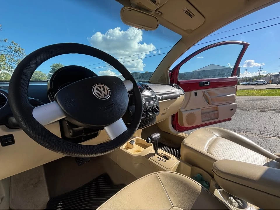 2007 Volkswagen New Beetle - Image 9 of 10