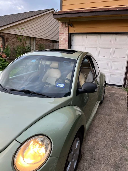 2007 Volkswagen New Beetle - Image 9 of 12