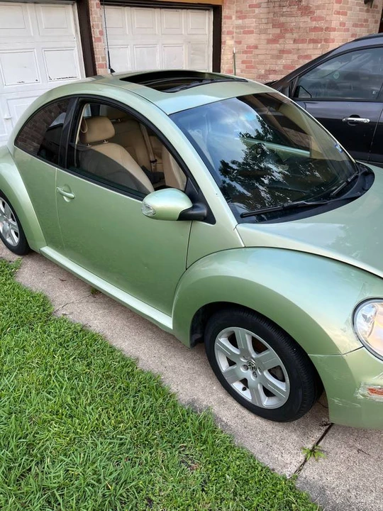 2007 Volkswagen New Beetle - Image 2 of 12