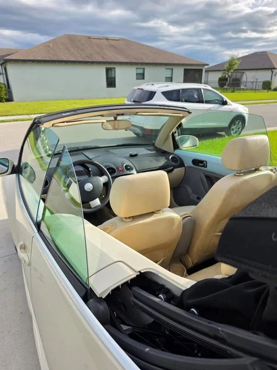 2007 Volkswagen New Beetle - Image 10 of 11
