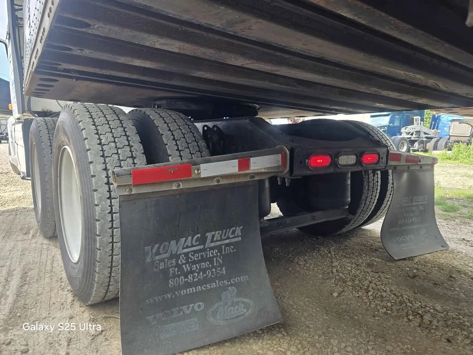 2007 Volvo 700 Series - Image 2 of 12