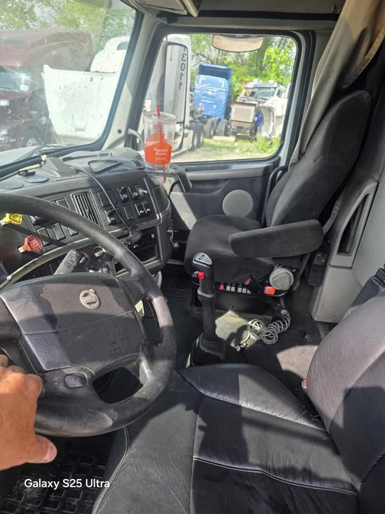 2007 Volvo 700 Series - Image 10 of 12