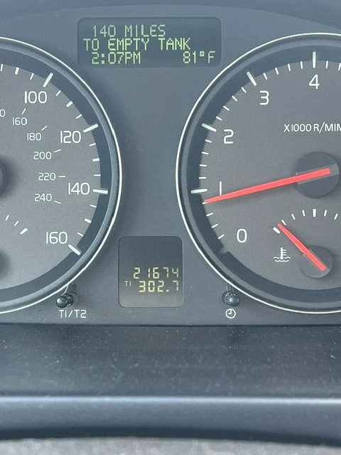 2007 Volvo C70 2nd Gen - Image 2 of 9