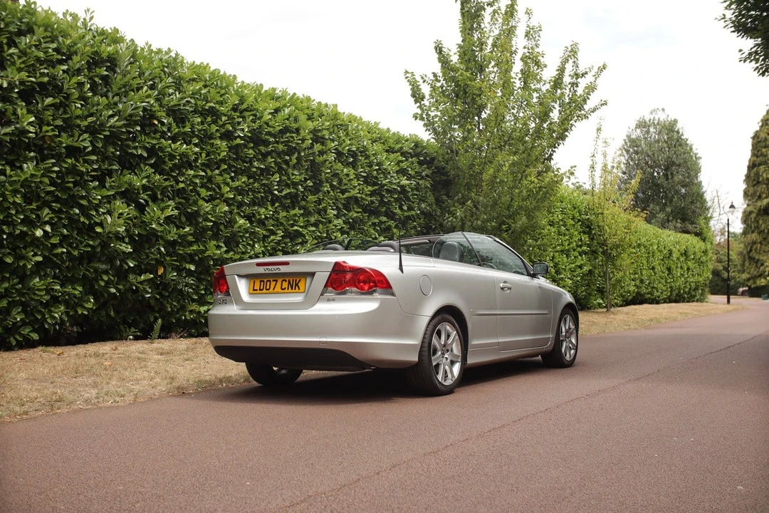 2007 Volvo C70 2nd Gen - Image 17 of 30