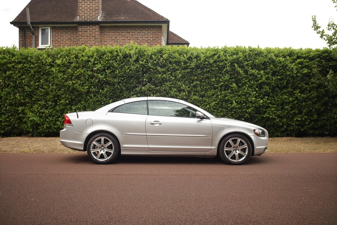 2007 Volvo C70 2nd Gen - Image 19 of 30
