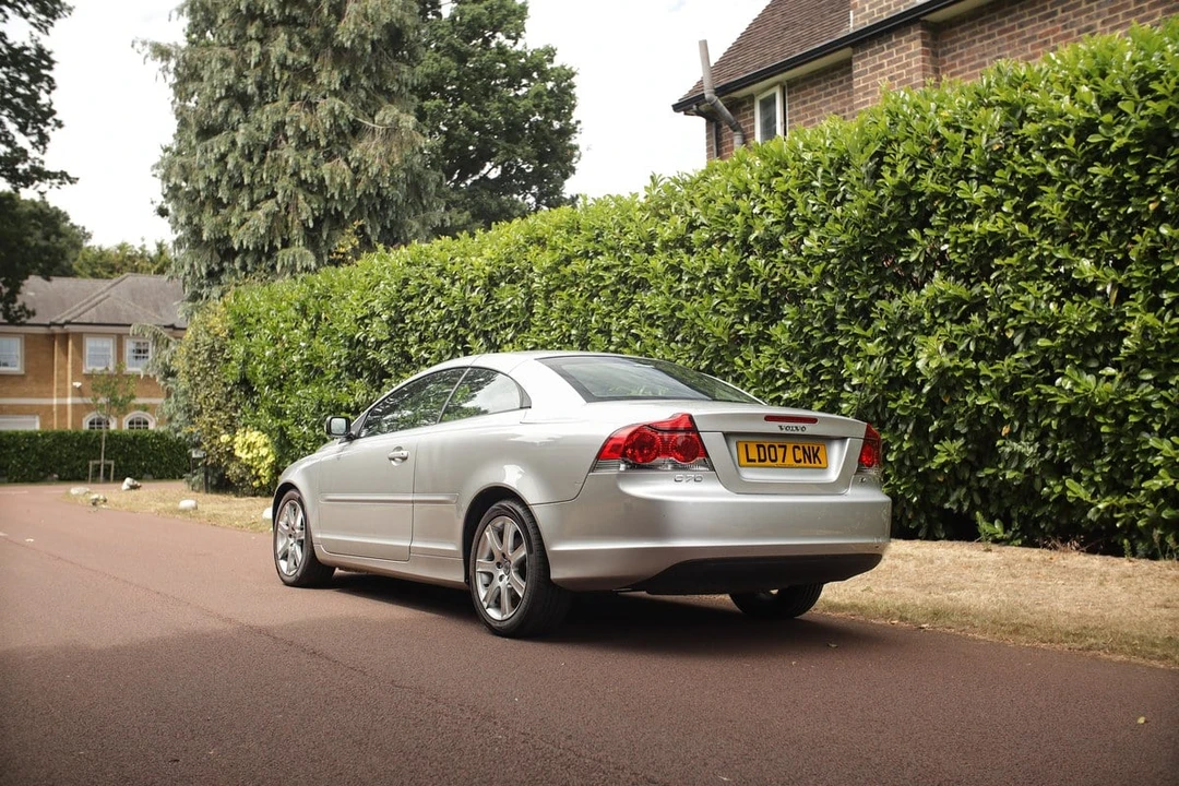 2007 Volvo C70 2nd Gen - Image 12 of 30