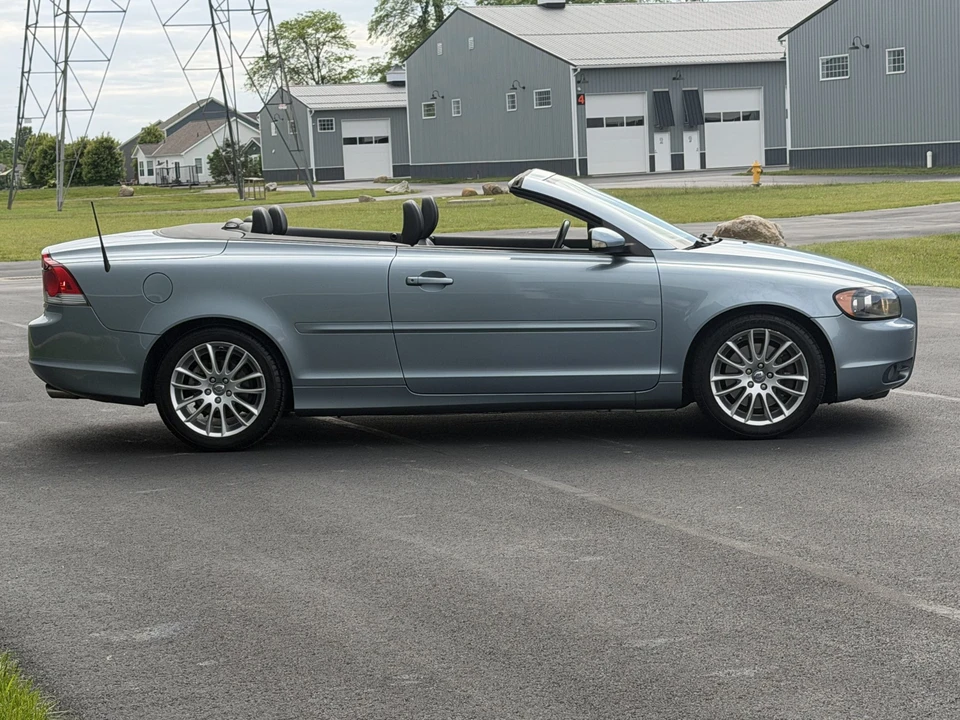 2007 Volvo C70 2nd Gen - Image 2 of 31