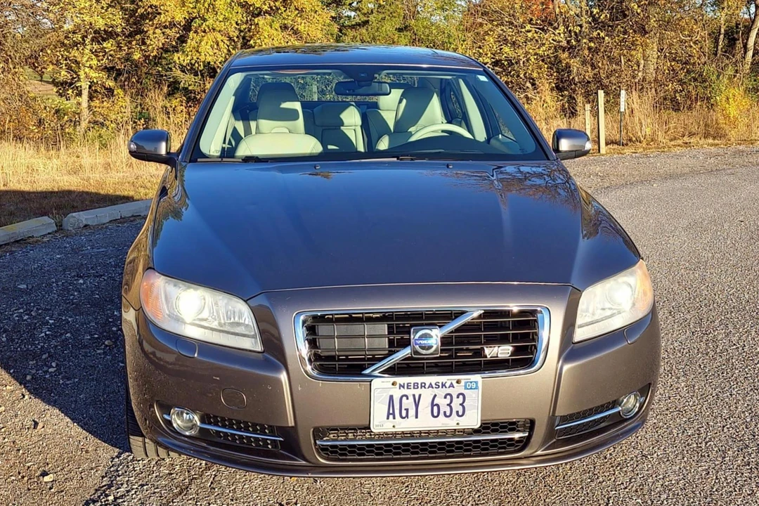 2007 Volvo S80 2nd Gen - Image 2 of 31