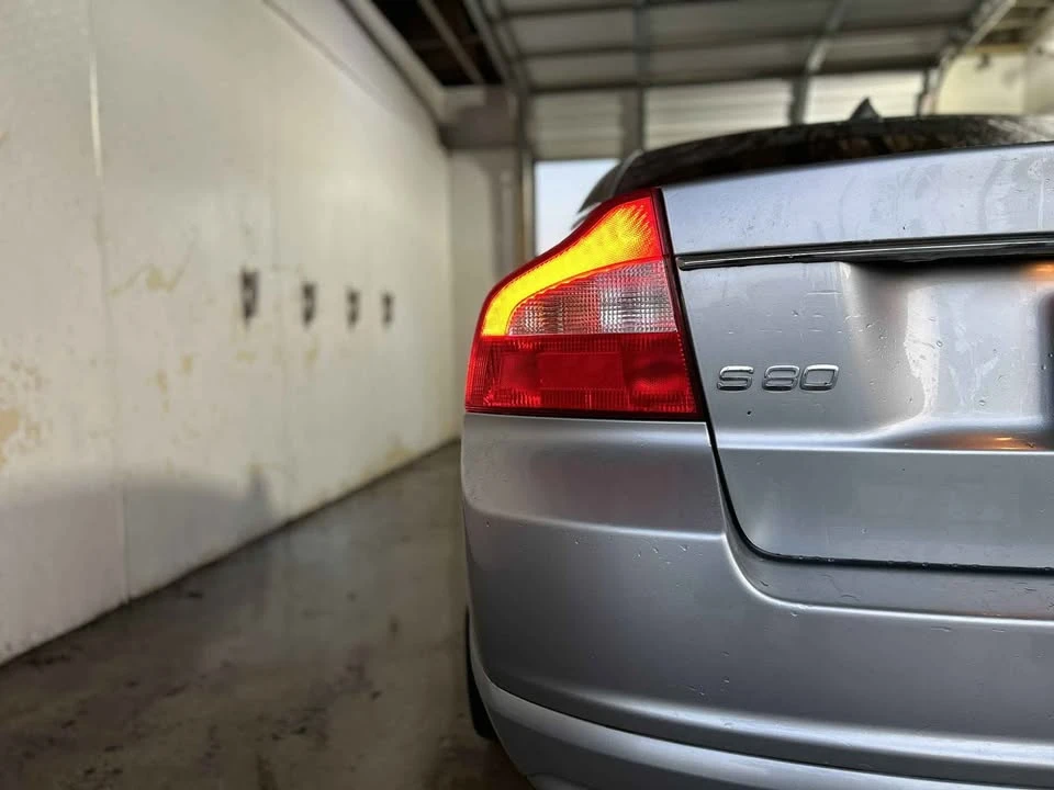 2007 Volvo S80 2nd Gen - Image 2 of 10
