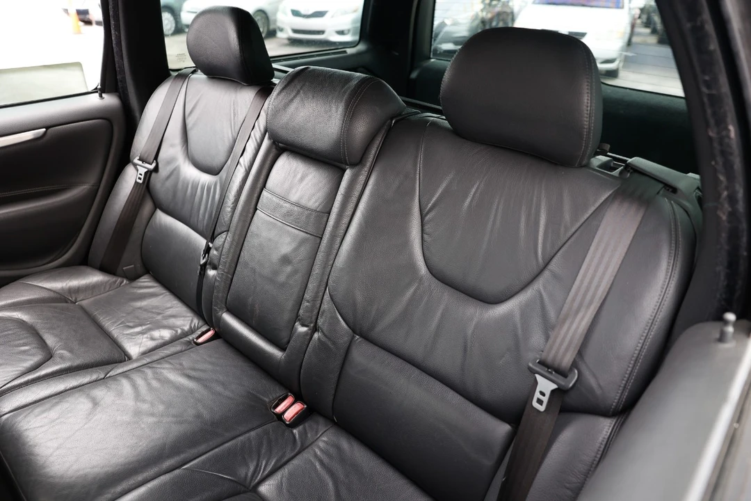 2007 Volvo V70 2nd Gen - Image 8 of 12