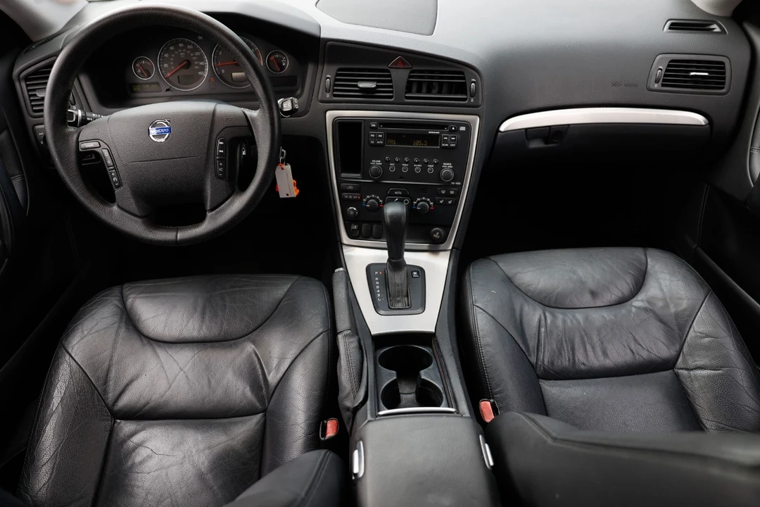 2007 Volvo V70 2nd Gen - Image 2 of 12