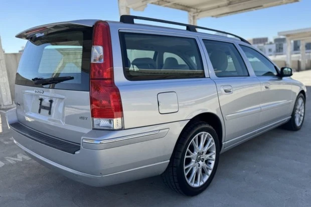 2007 Volvo V70 2nd Gen - Image 2 of 7