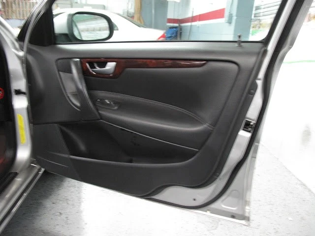 2007 Volvo V70 2nd Gen - Image 13 of 31