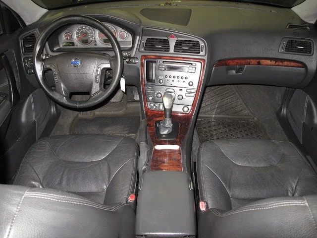 2007 Volvo V70 2nd Gen - Image 2 of 31
