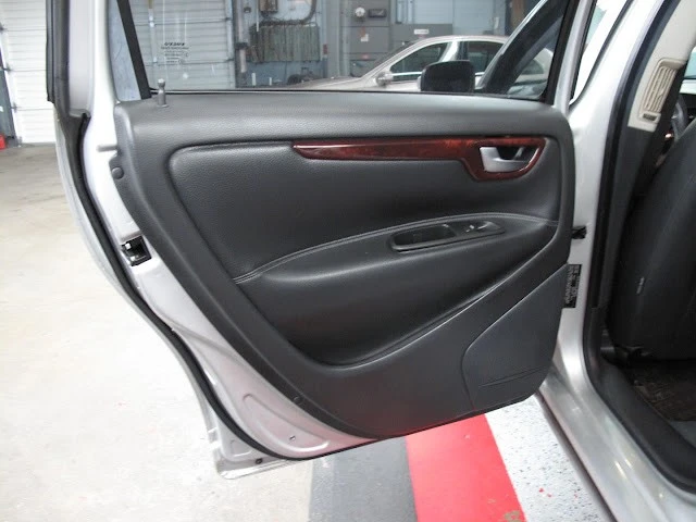 2007 Volvo V70 2nd Gen - Image 17 of 31